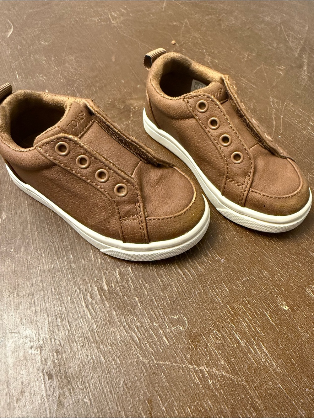 TOMS Kids Slip-On Sneakers Cruz in Toffee Microsuede Size 6